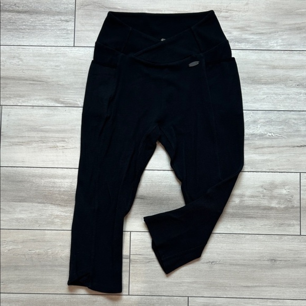 GymShark black knit cropped leggings size medium